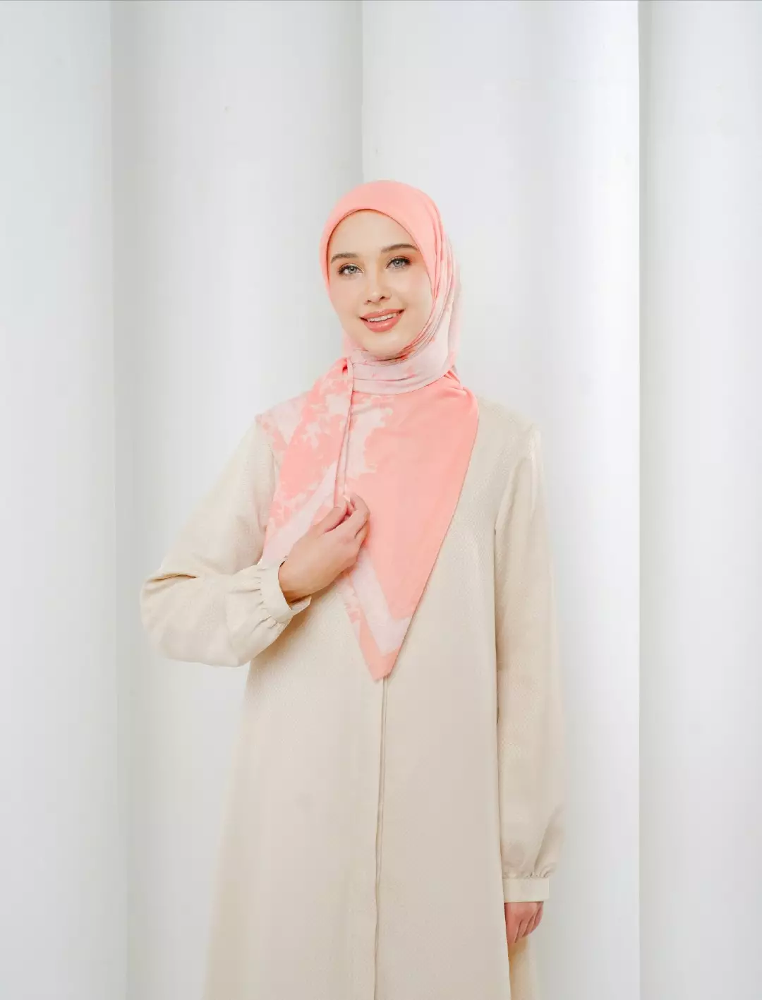 Linzy Printed Scarf Orange | Hijab Kerudung Segi Empat Motif