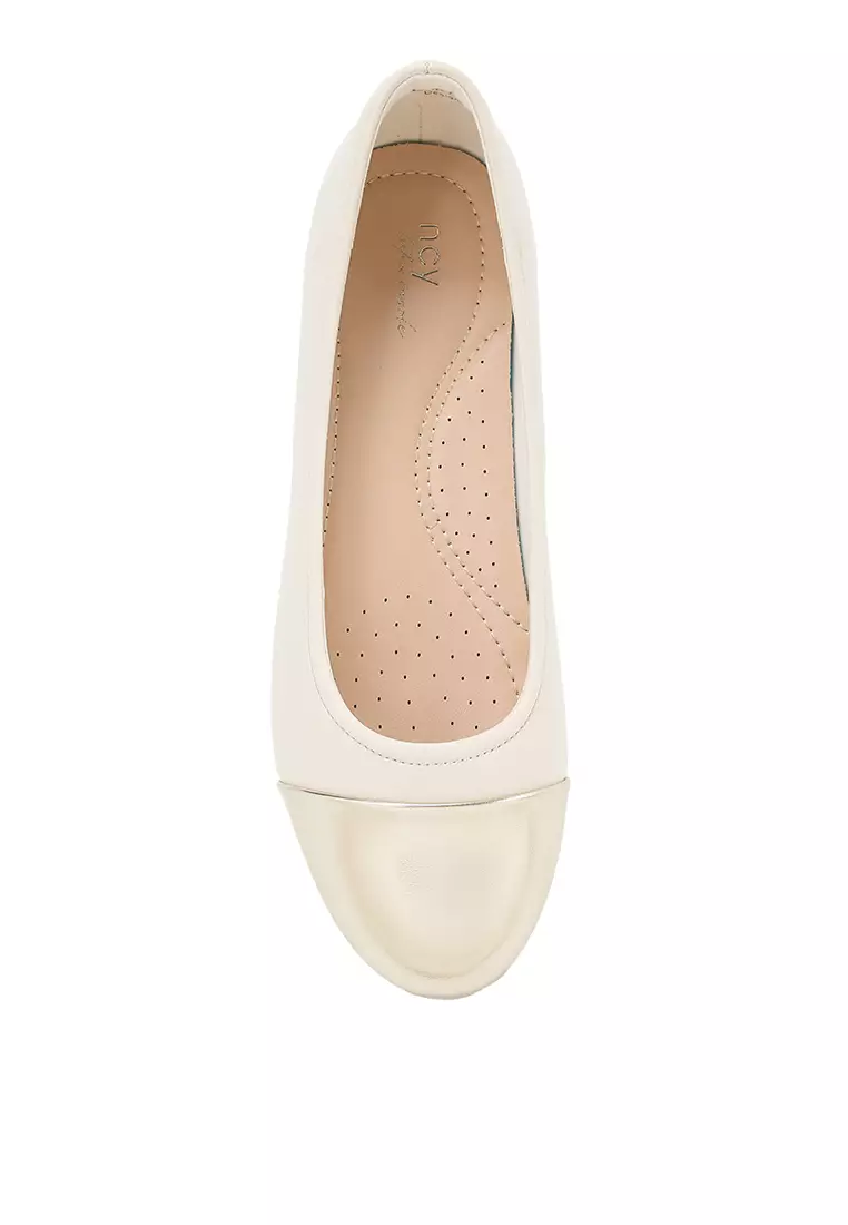 Carter J2475-6 Flat Shoes Off White/Gold