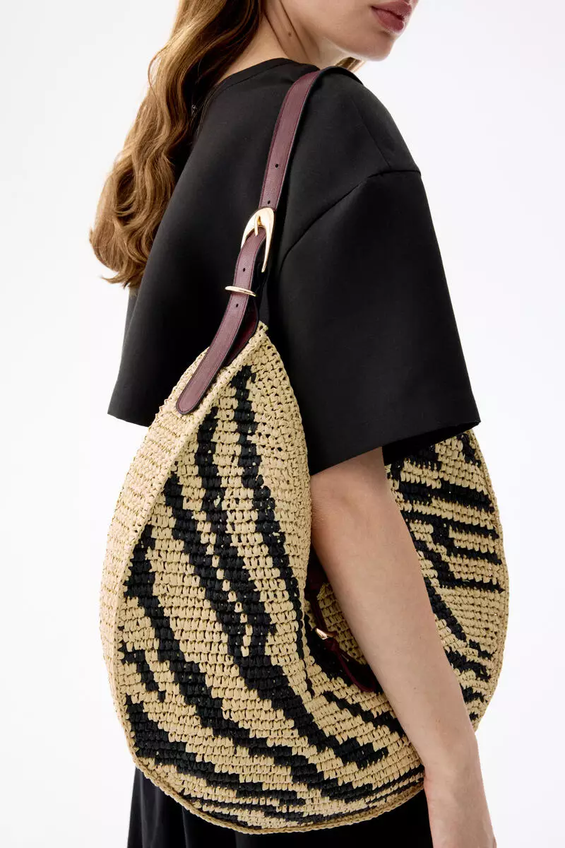 Straw shoulder bag