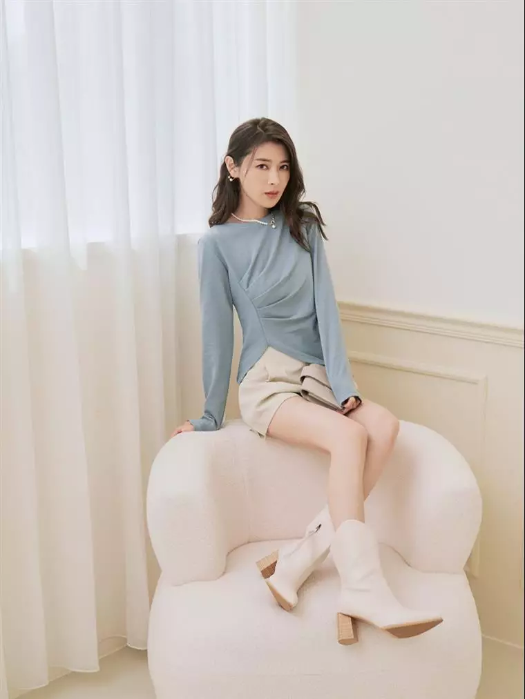 Solid color slim-fit ruched slit long-sleeve top [AB17967]