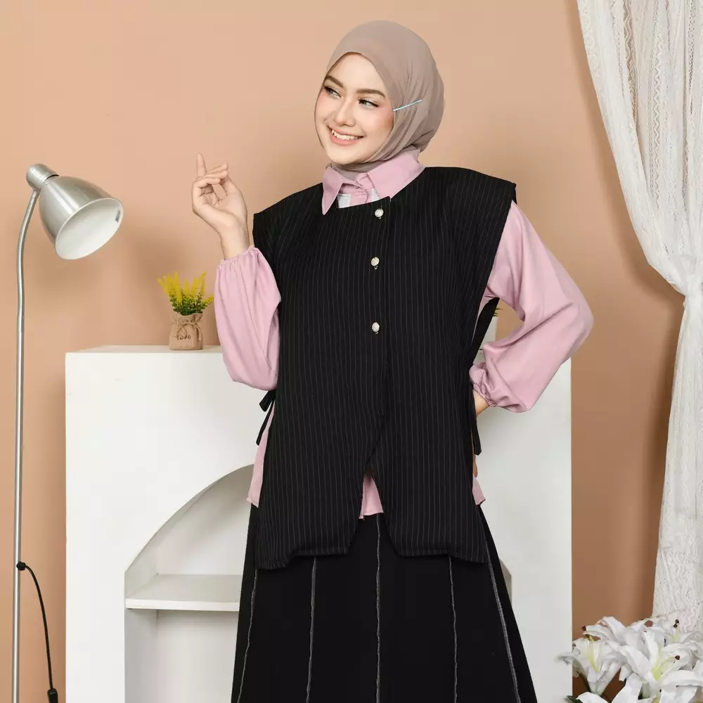 Devara Vest - Black M19549 R87S4