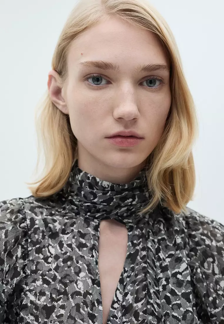 Leopard-Print Blouse With Collar and Bow