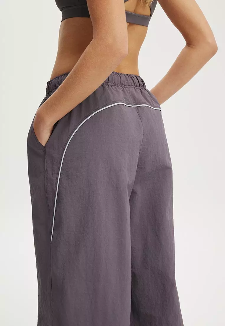Off Side Woven Sweatpants