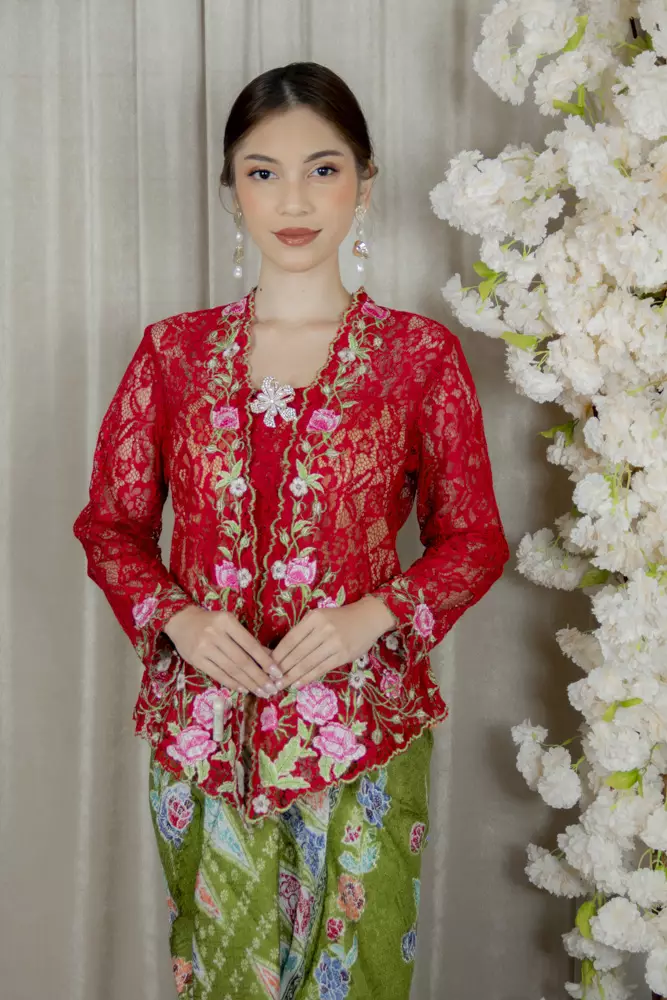 Kebaya Brokat Arini Series In Red Colour