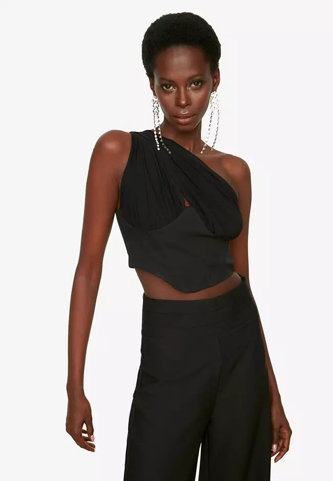 One sleeve outlet blouse
