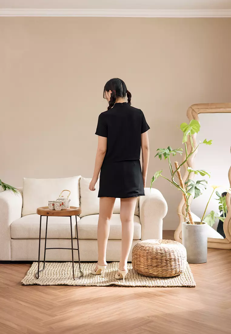 Short Sleeve Bow Crop Top in Black