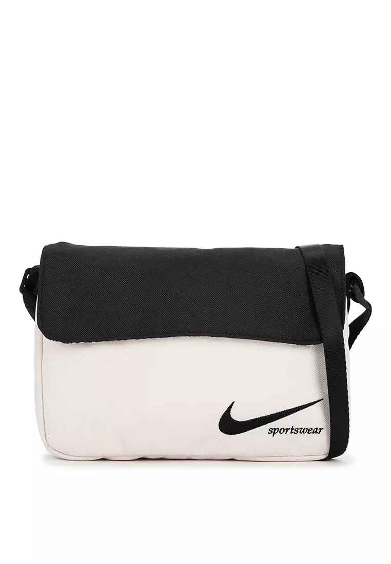 JD Sports Malaysia - Luxe-looking Nike Accessories ✨👌🏼 Cop @Nikesportswear  Futura Luxe crossbody bag at JD. Available in store & via Personal Shopper!  #JDSportsMY SHOP NOW