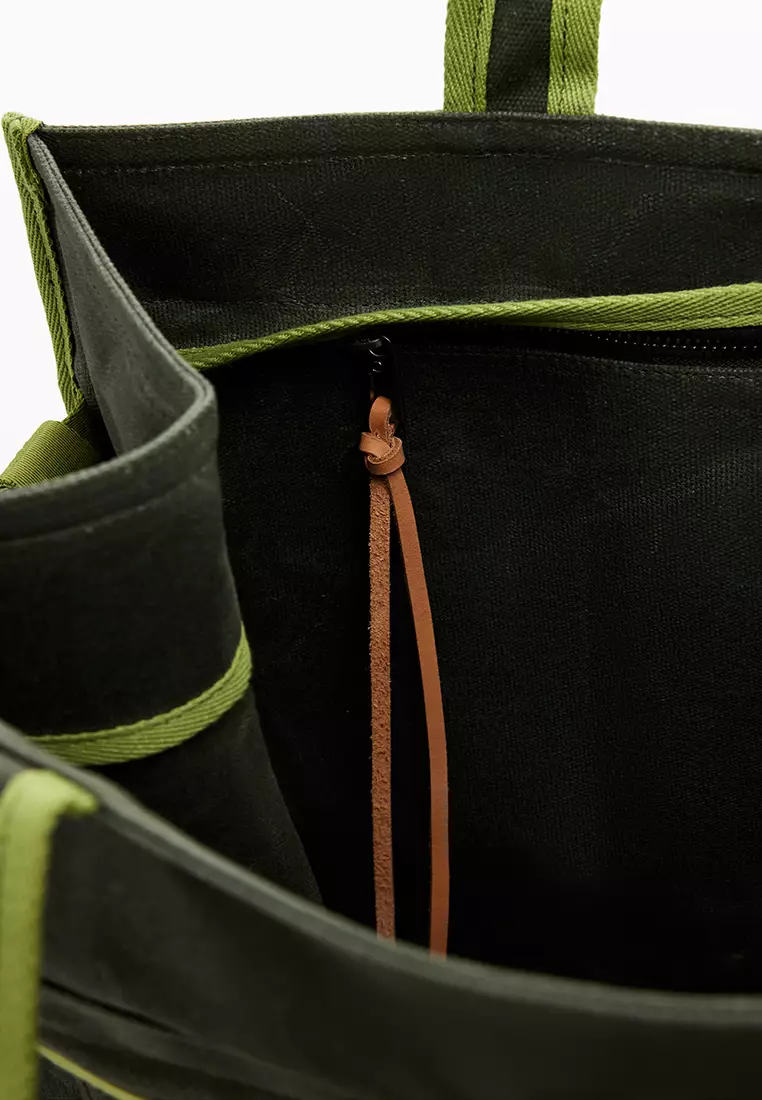 Shopper bag with large pocket