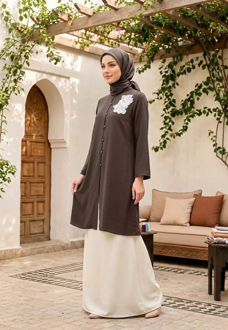 Tunik Kurung Wanita Dengan Bunga Tempel Cantik Warna Coklat Tua By Brilliant Girl