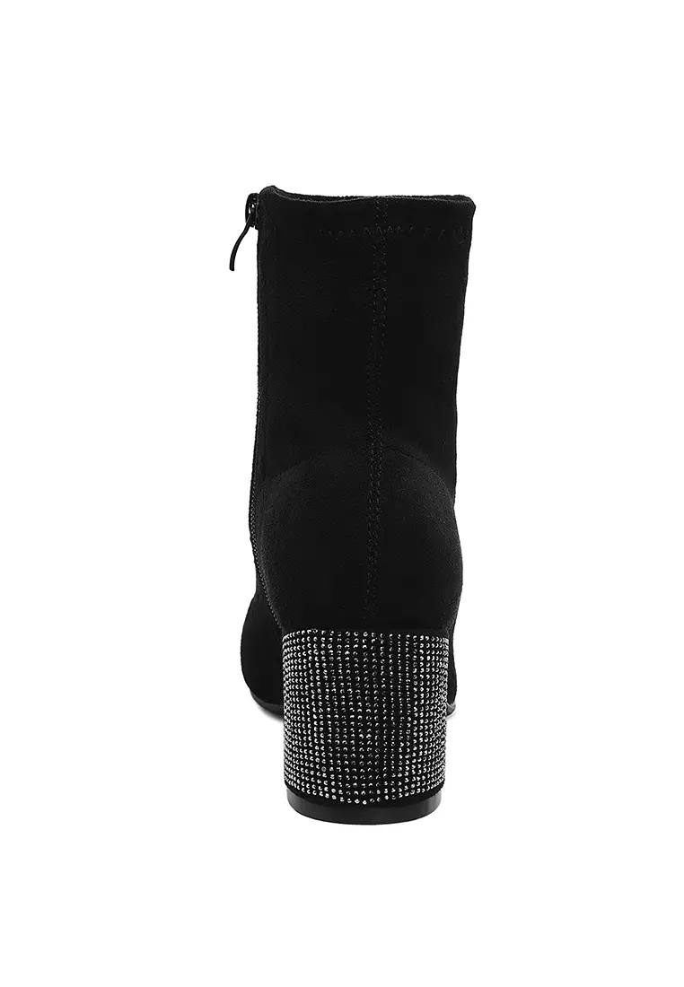 Sepatu bot hak blok berhias berlian imitasi berwarna hitam