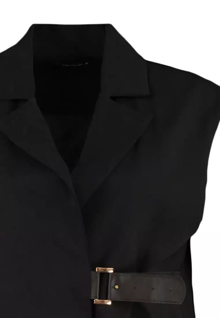 MODEST Half Belt Closure Vest