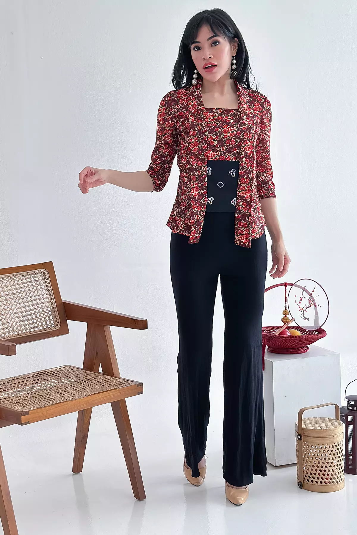 Karisma Koentum Hitam Jumputan Kebaya