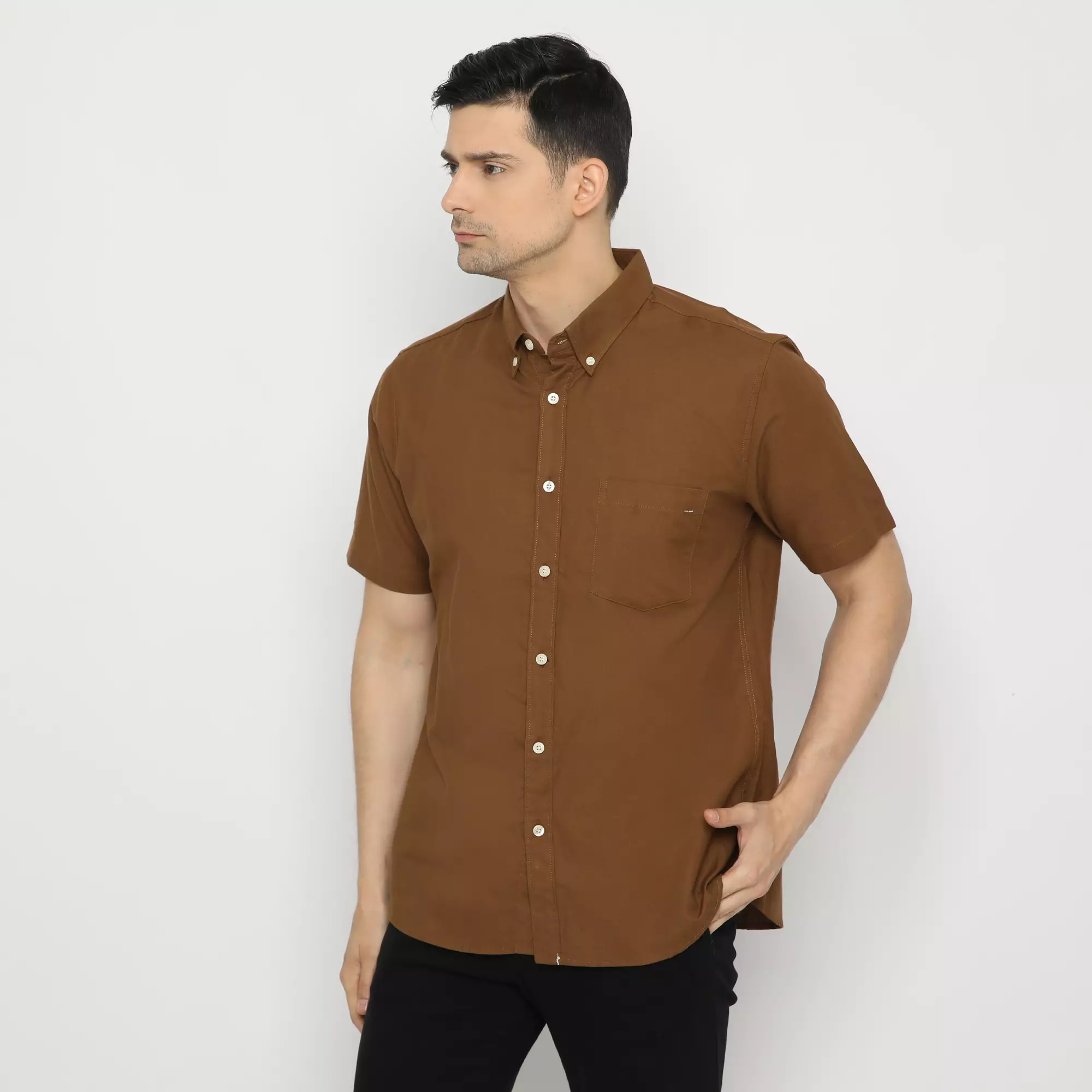 Platini Kemeja Pria Lengan Pendek Basic Katun Oxford Coklat 63217
