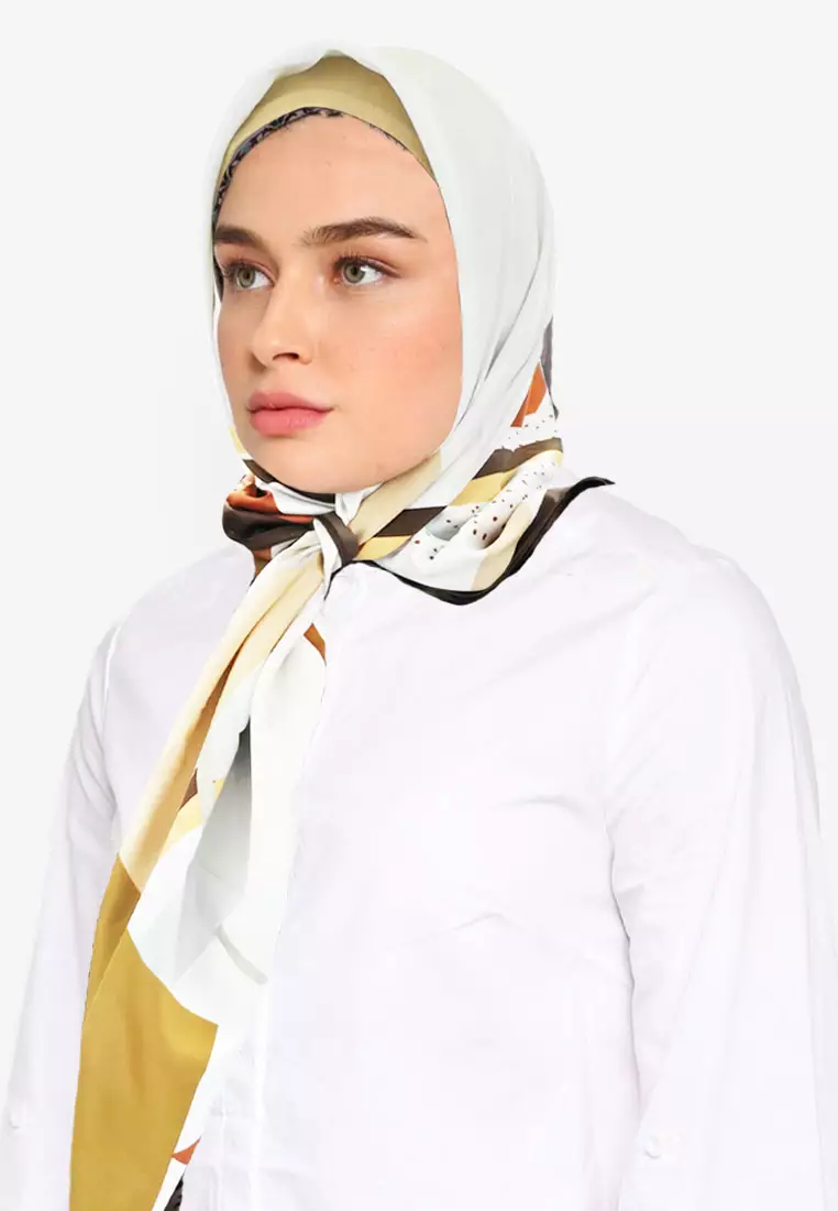 Stripes Hijab Segi Empat Kerudung Silky Satin Square Scarf Brown & White
