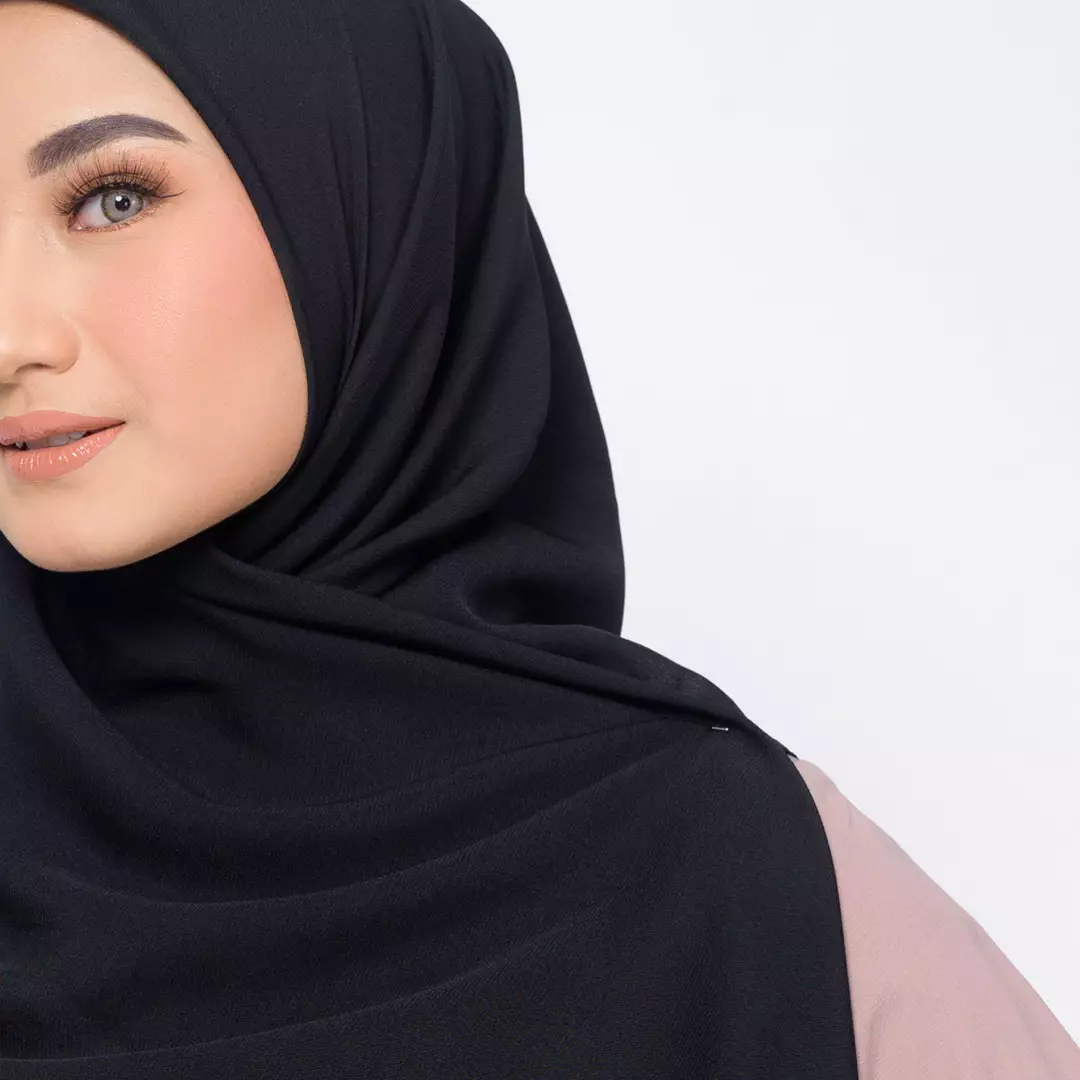 ZM Zaskia Mecca - Sana Black 110x110cm - Hijab Polycotton Hitam - Kerudung Segi Empat Square