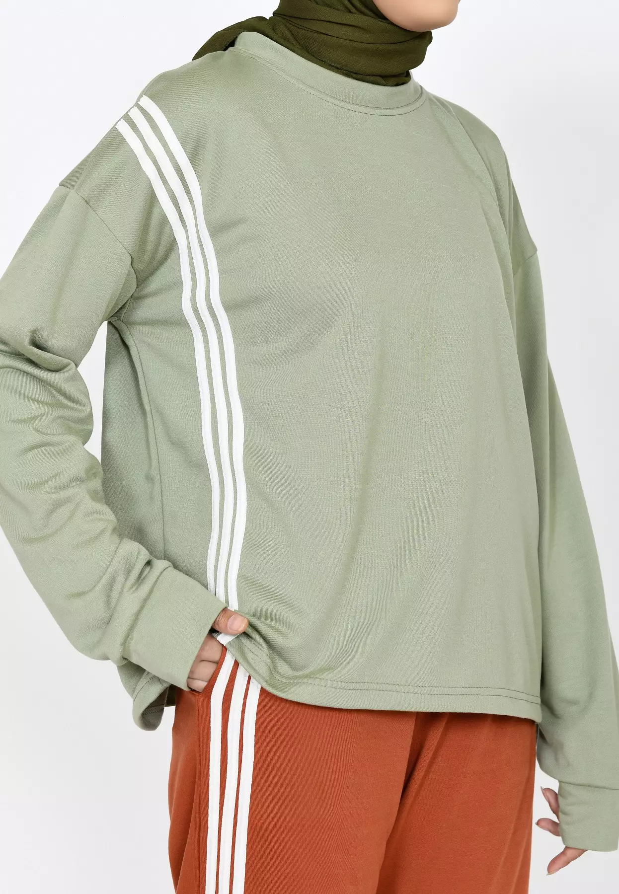 Setelan Training Alena 2