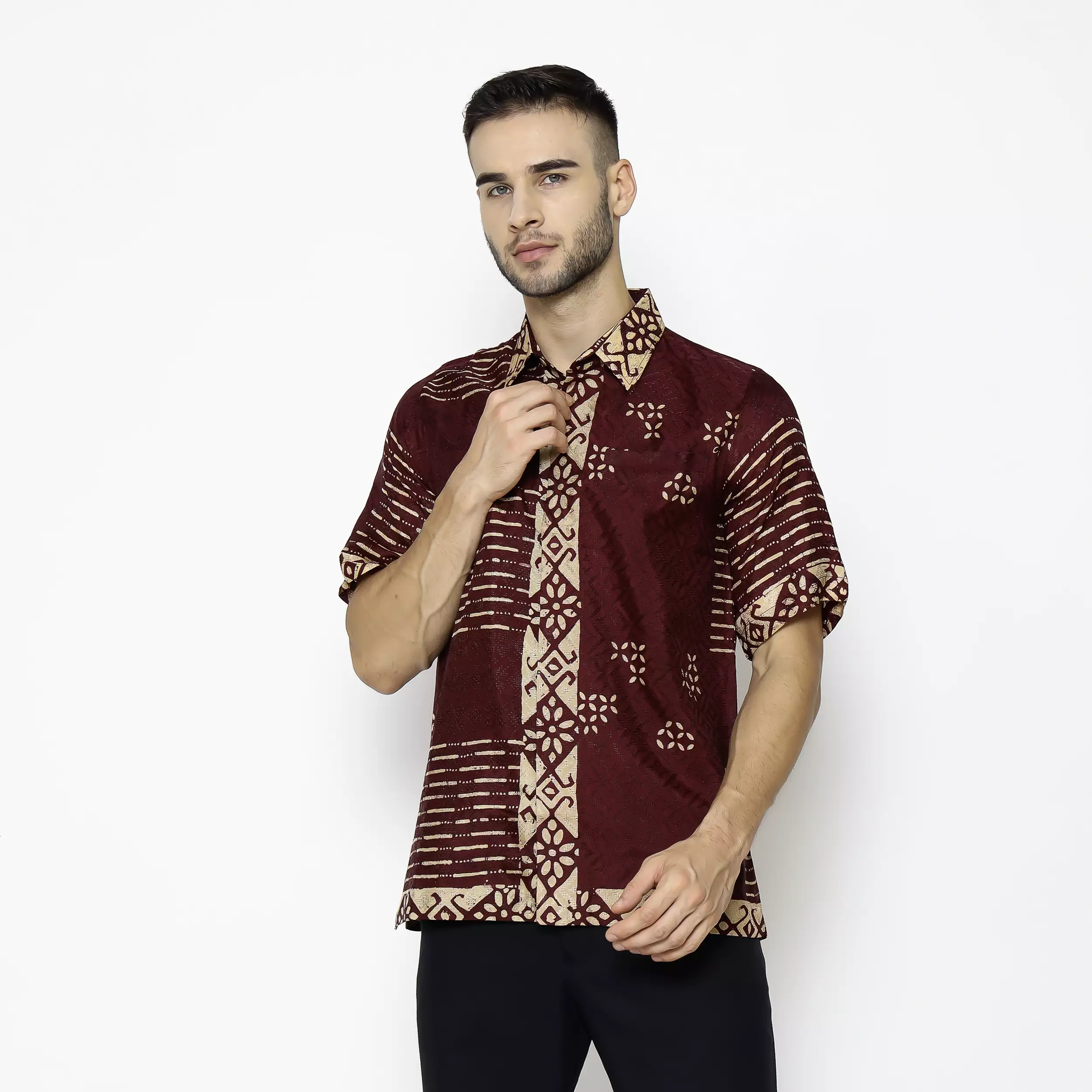 Rinjanie Batik - Kemeja Pria Lengan Pendek - Maroon - Kemeja Pria Batik - Batik Modern 