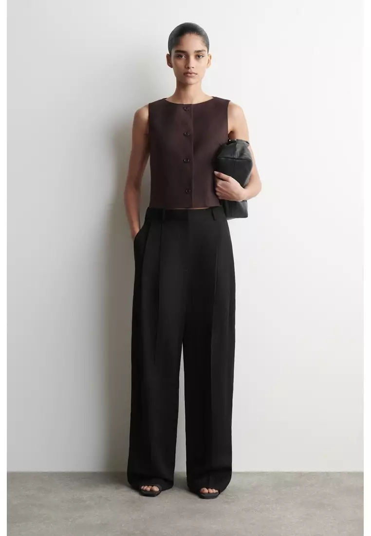 TAILORED WAISTCOAT
