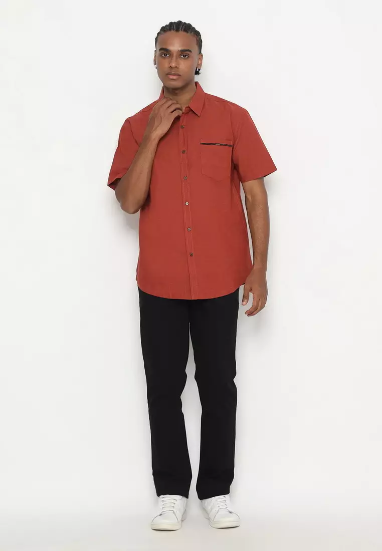 POLICE Kemeja Polos Cotton Twill Slub Teracota Regular Fit Pria