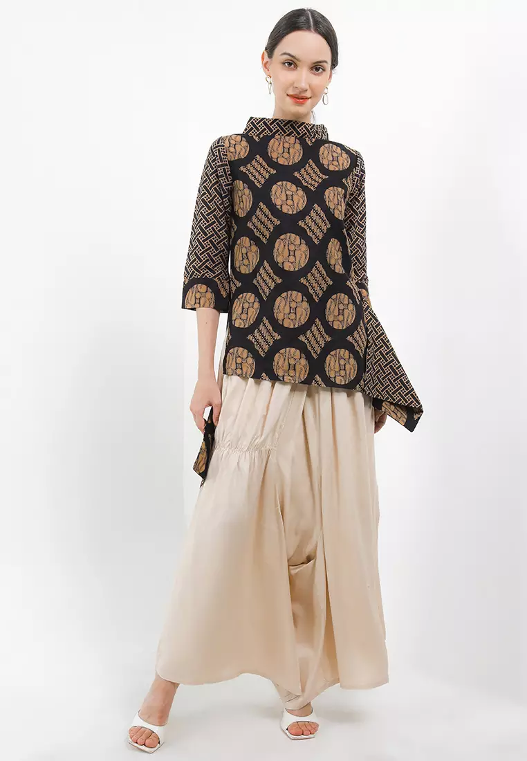 Blouse Stella Asymmetric 7/8-length Sleeves C&S