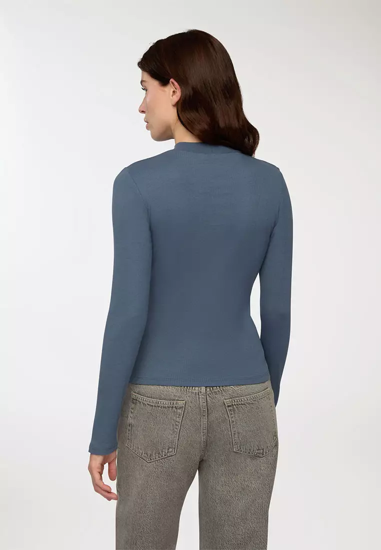 Woman Long-Sleeved T-Shirt