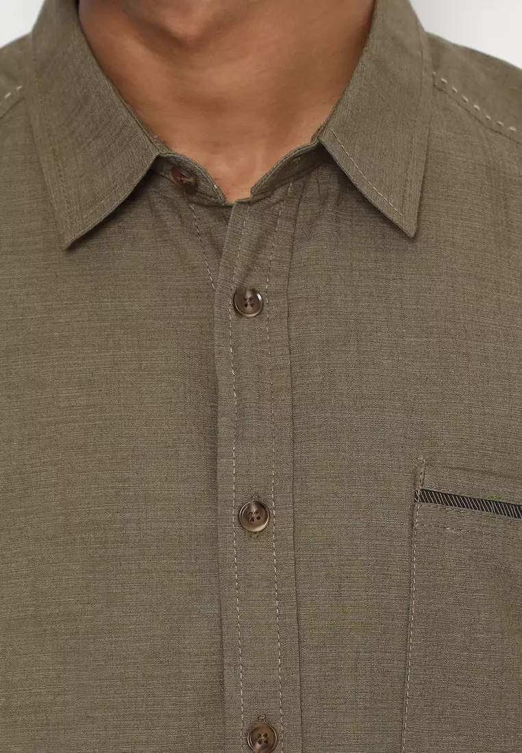 POLICE Kemeja Polos Cotton Twill Slub Hijau Army Regular Fit Pria