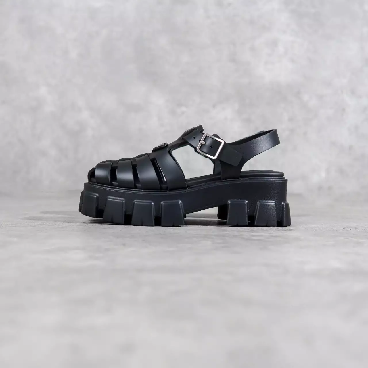 Sepatu PRADA FOAM RUBBER BLACK SNEAKER 100% ORIGINAL