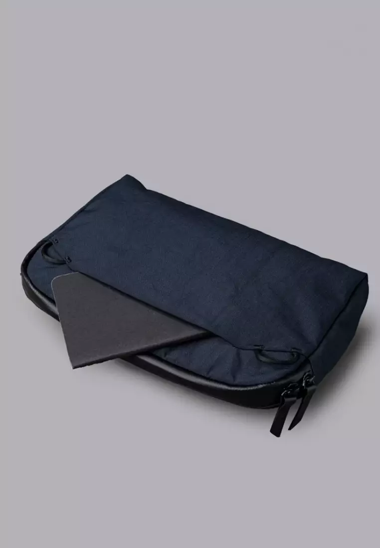 Alpaka Flight Sling Tas Selempang Pria 2L Fit iPad Mini Blue Moonlight