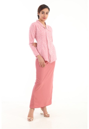 Buy Kebaya Midi Batik Moden from Amar Amran in Pink only 215