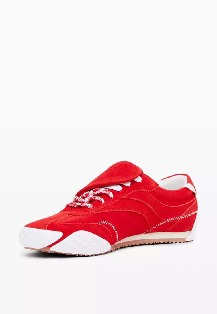 Retro sneaker tongue
