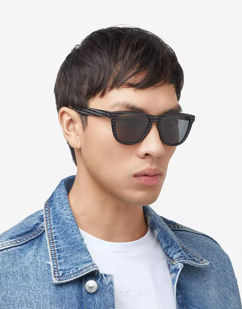 HAWKERS POLARIZED Dark ONE CARBONO RAW. Sunglasses for Men and Women, Unisex. UV400 protection. Official product designed and made in Spain. HONR21NBTP