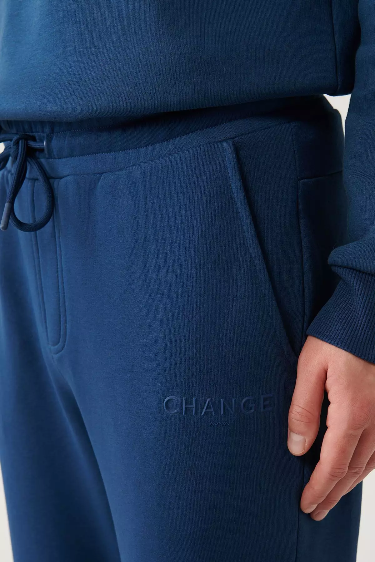 Men's Indigo Waist Tie 3 Thread Raised Printed Sweatpants A32Y3411