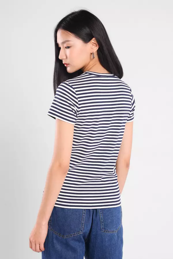 Minimal x Sarah Azka - Emma - T-Shirt Lengan Pendek Motif Garis - Navy Warna Navy