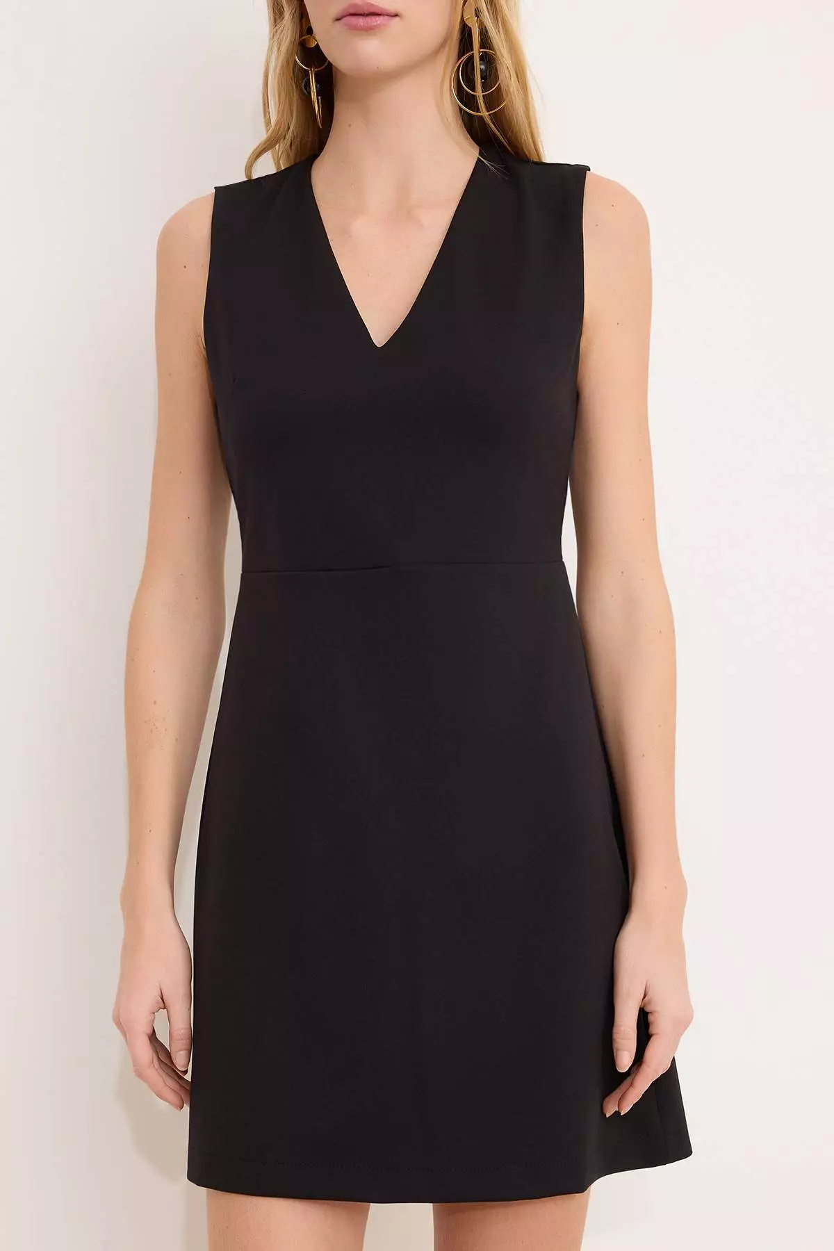 Wardrope Essentials Black Plain Sleeveless V-Neck Mini Stretch Woven Dress Twoss26El298