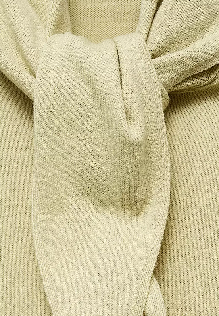 Short-Sleeved Sweater With Scarf