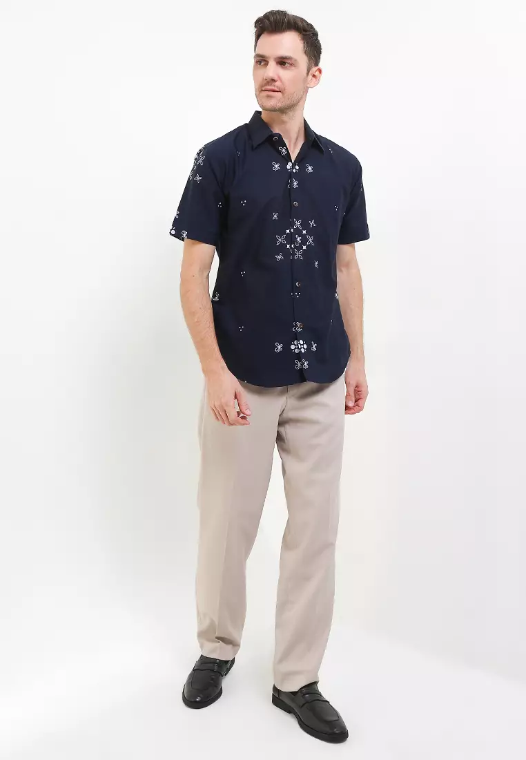 Hem Kemeja Slimfit Pria Batik Haruka Raya Navy Lengan Pendek
