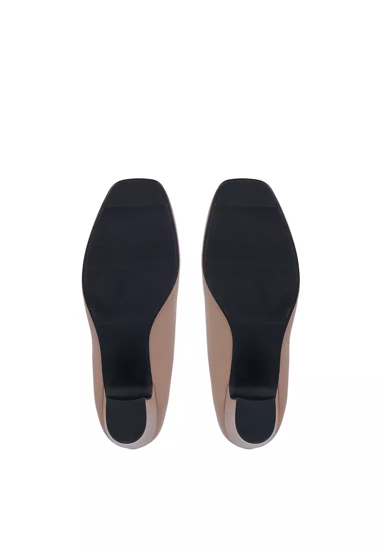 Medium Beige Vivienne Pumps