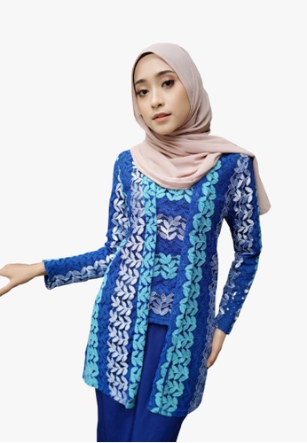 Buy Kebaya Kutu Baru Two Tone Lace from Zoe Arissa in Blue only 149