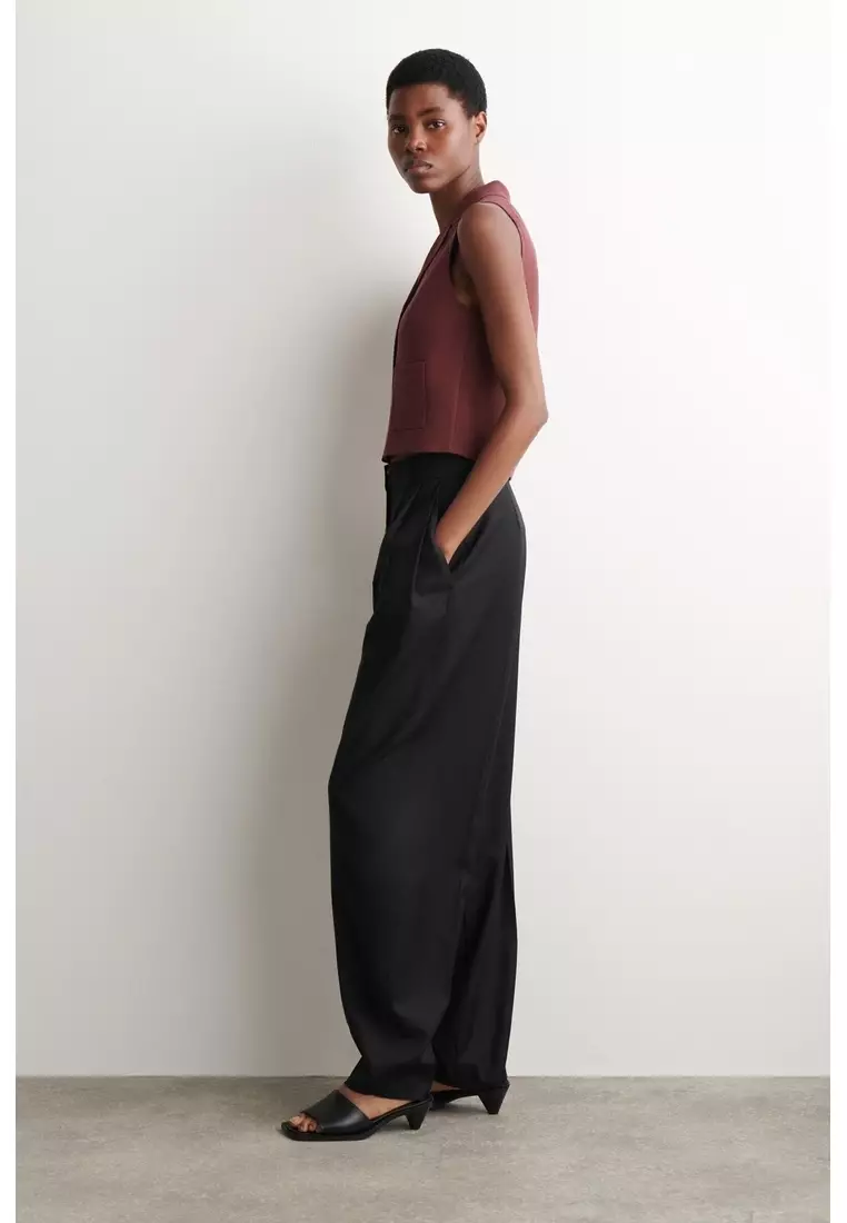 BOUCLÉ-KNIT WAISTCOAT