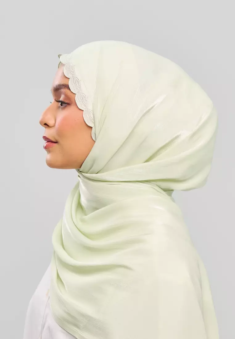 Sulam Wau Cendana Scarf in Noni Green