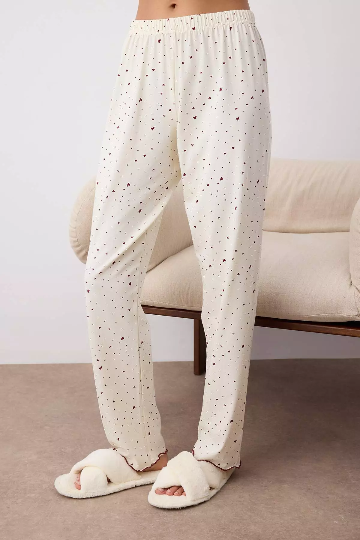 Ecru Cotton Lycra Soft Touch Heart Baby Overlock Detailed Knitted Pajama Set