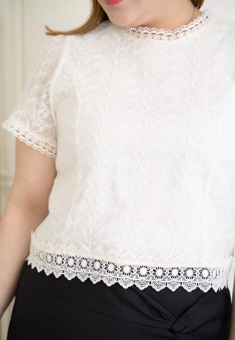 ELEGANT FLORAL EMBROIDERY TOP