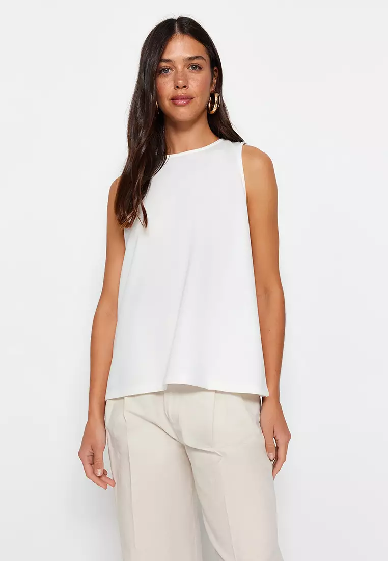 Round Neck Sleeveless Top