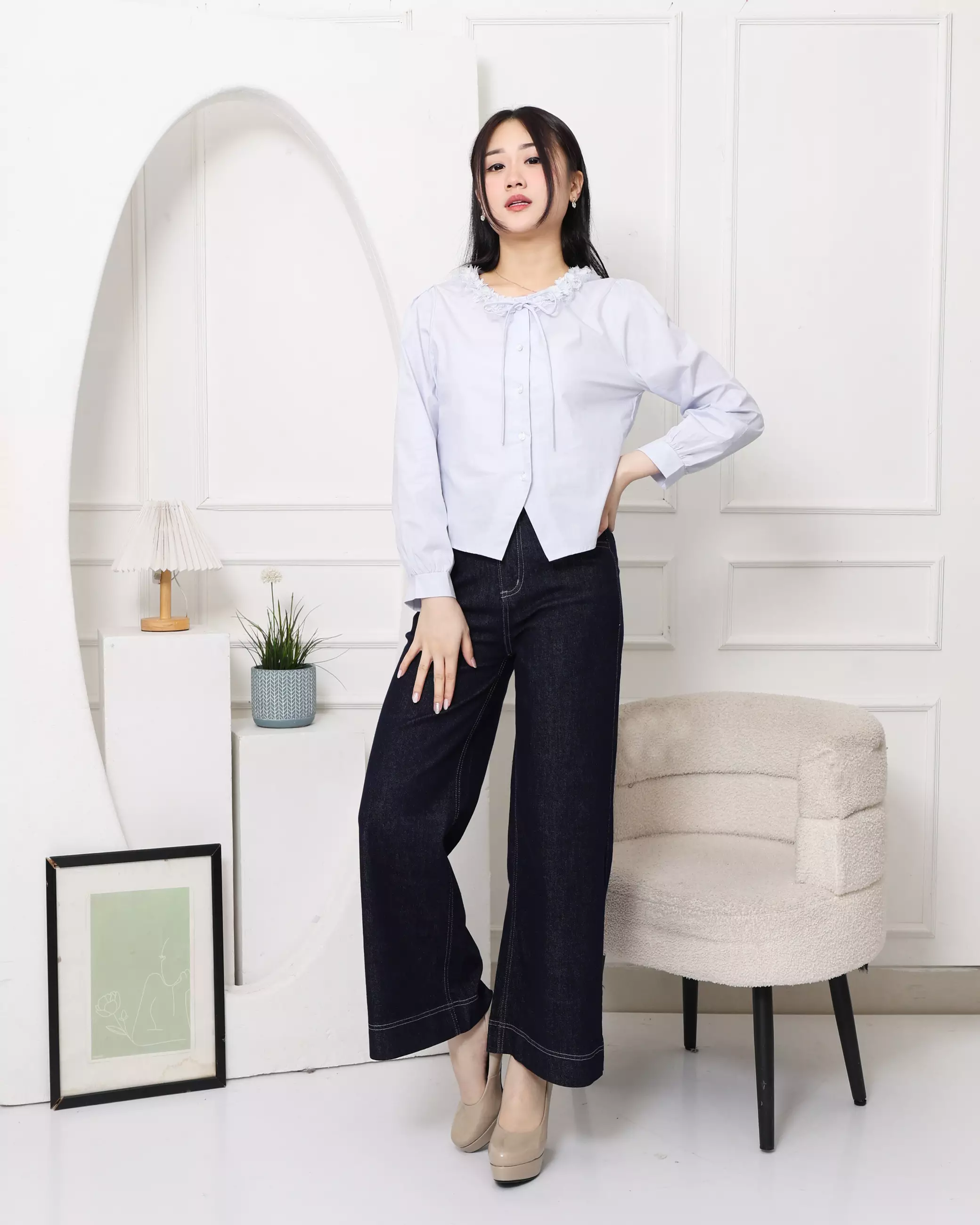 Gyuri Blouse Flower Button in Light Blue