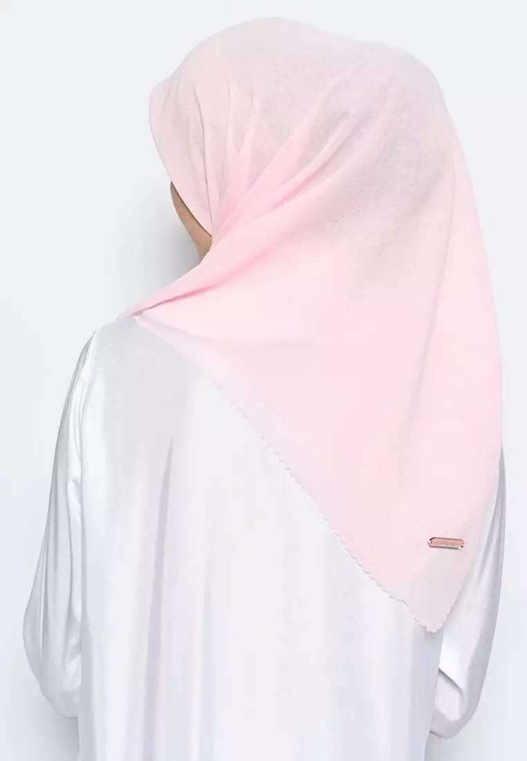 Hijab Segi Empat Voal Anabela Lasercut Baby Pink
