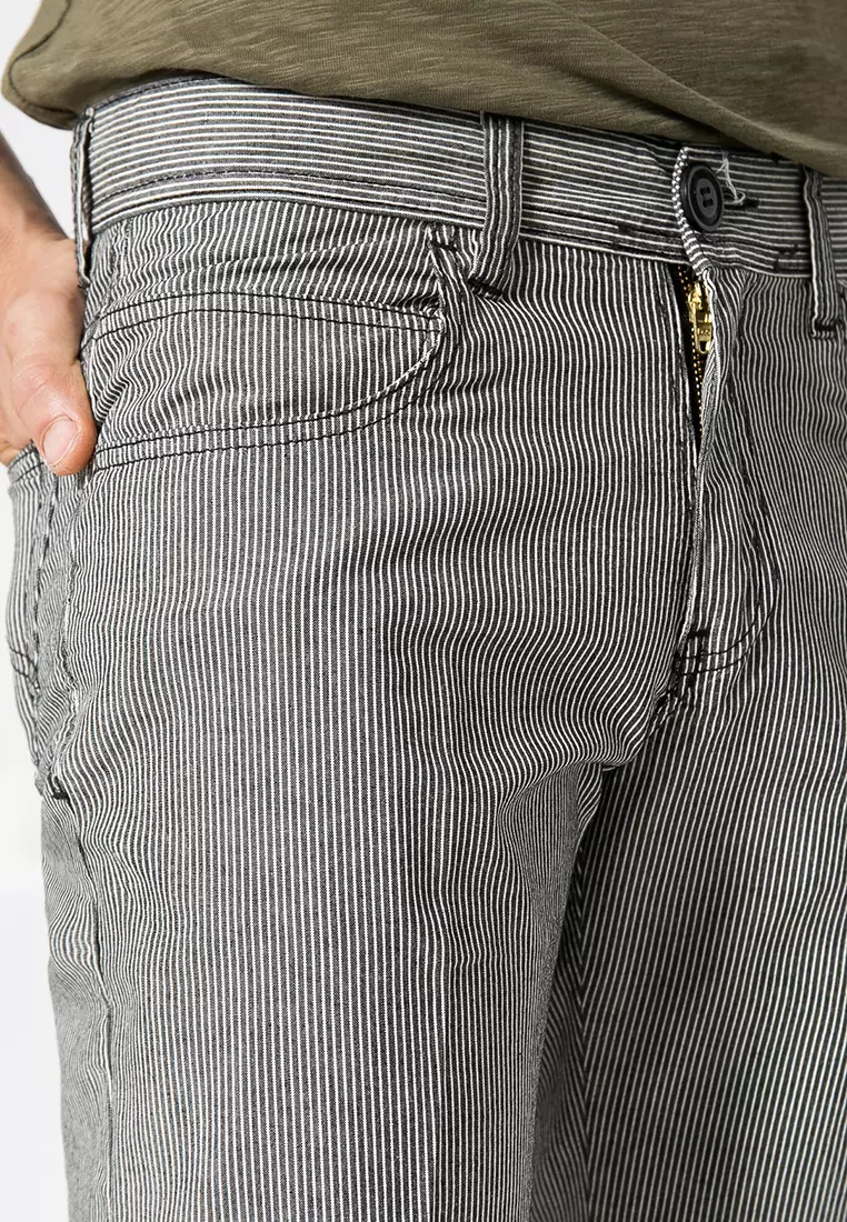 LGS - Celana Chinos Pendek Pria Garis Hitam Putih CSS.379.004.988.C
