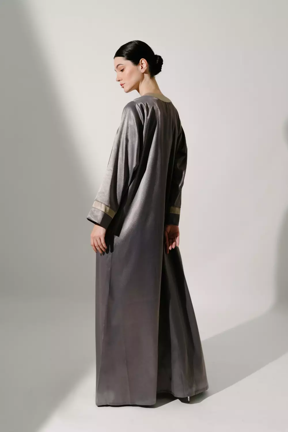 DEMURE&CO - HAFSA OPEN ABAYA IN SILVER