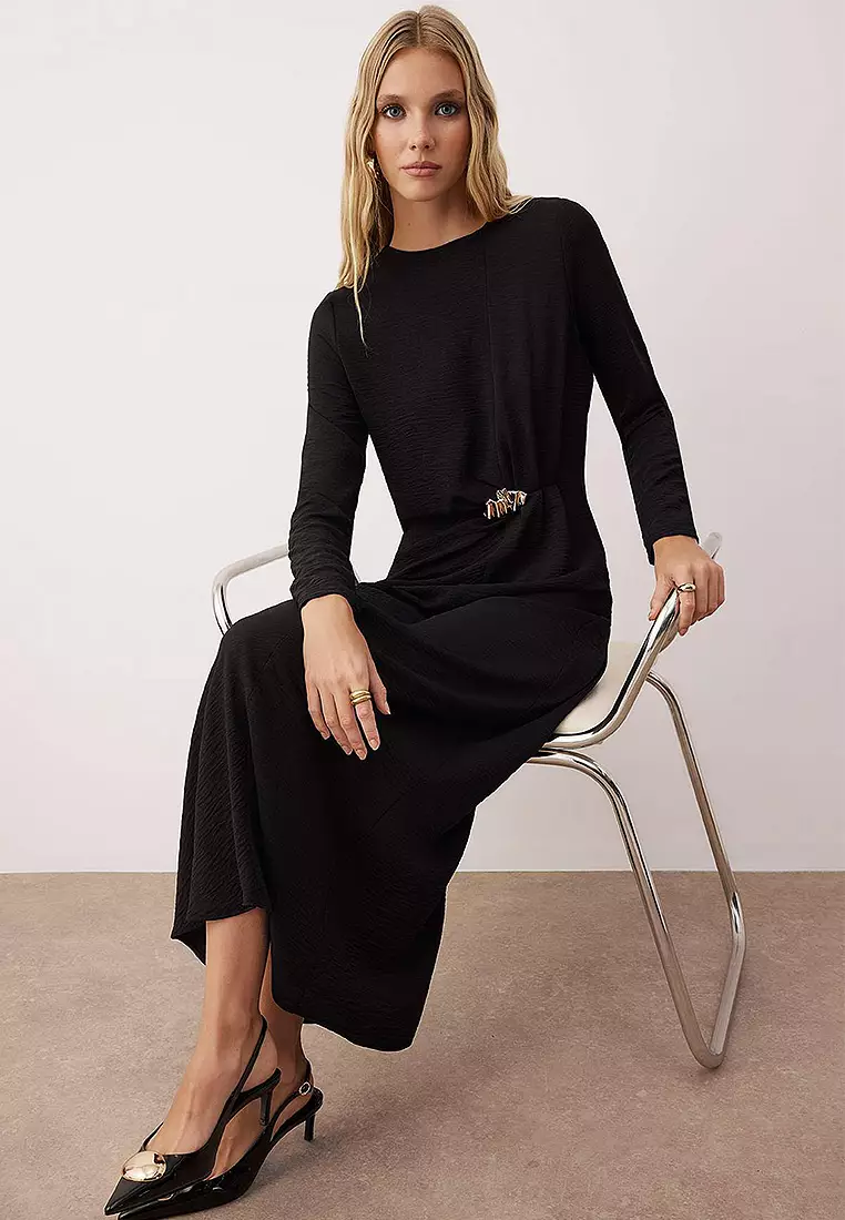 Brooch Detailed Woven Dress