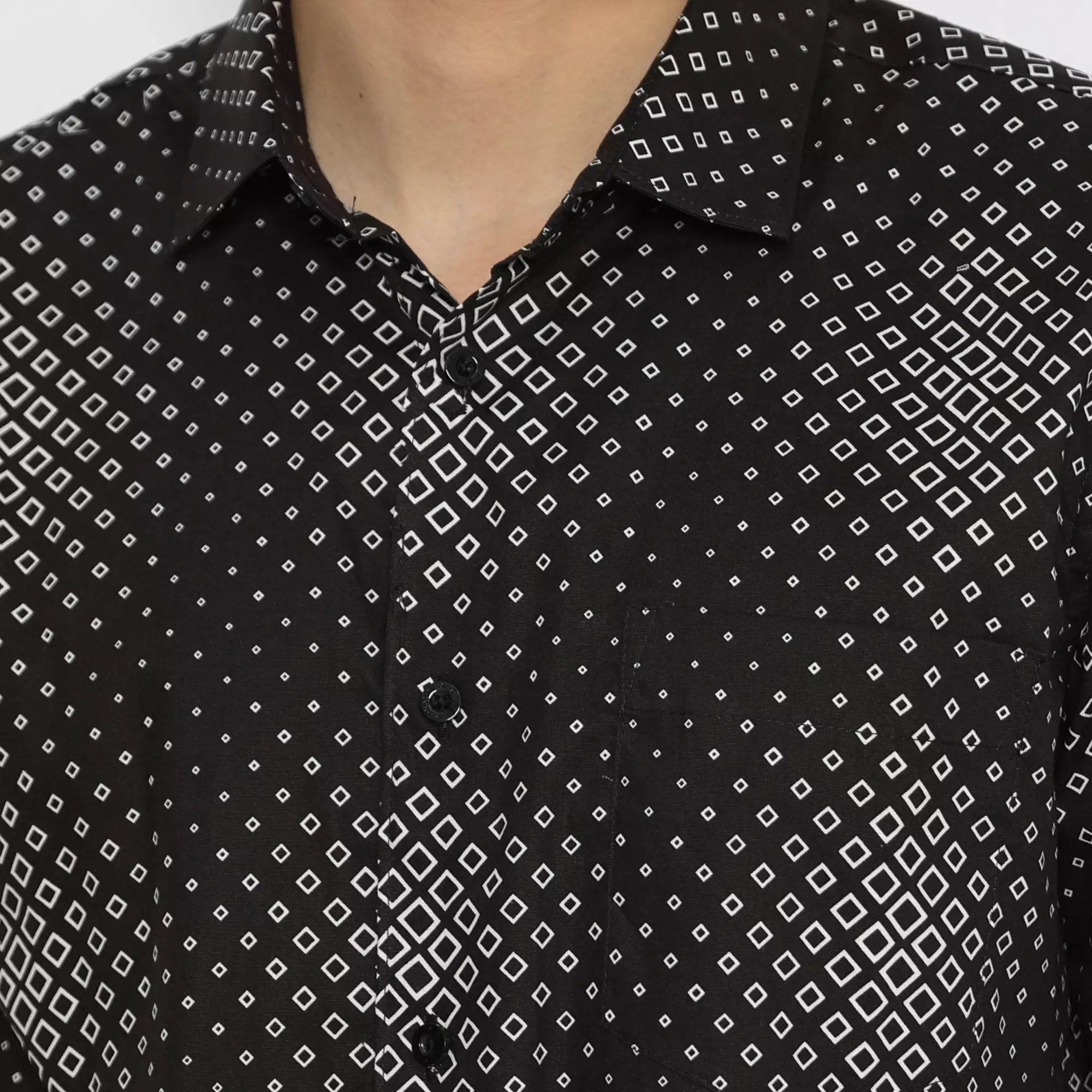 Platini Kemeja Motif Pria Lengan Pendek Hitam 132208