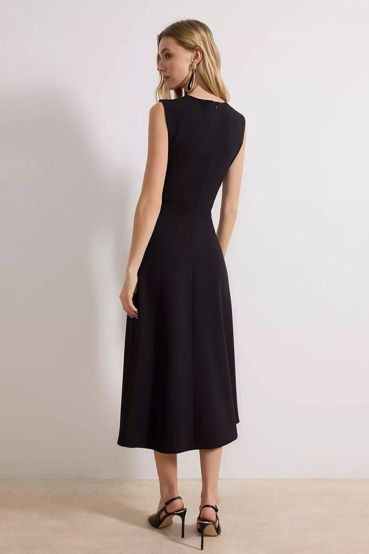 Black Deep-Cut Midi Woven Dress Twoss26El119